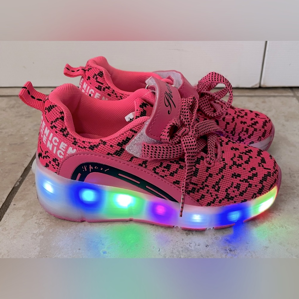 Girls LED Skate Wheel Shoes Light Up Single Wheel Gift for Girls Size 13